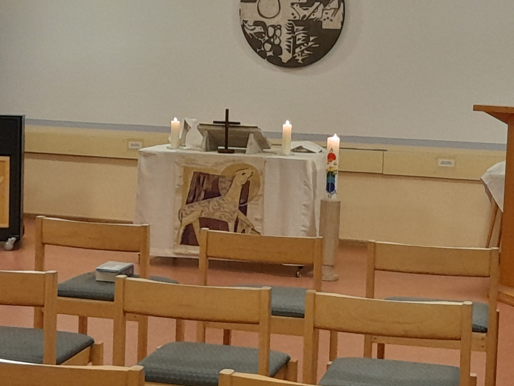 Altar im Gemeindesaal