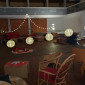 Lampions und Sofas