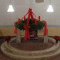 Altar unter Adventskranz 