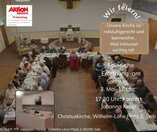 Bild von einer großen Tafel in der Kirche mit Informationen zur Eröffnung 
