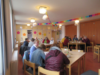 Bild von Menschen im Saal 