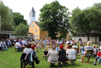 Gottesdienst im Gemeindegarten