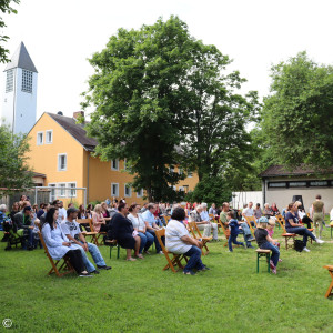 Gottesdienst im Gemeindegarten